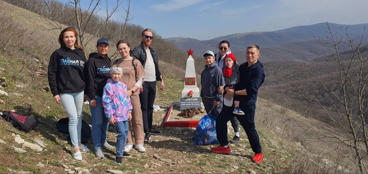 ПРОДОЛЖАЕМ УБОРКУ НА ТУРИСТИЧЕСКИХ МАРШРУТАХ ГОРОДА-ГЕРОЯ